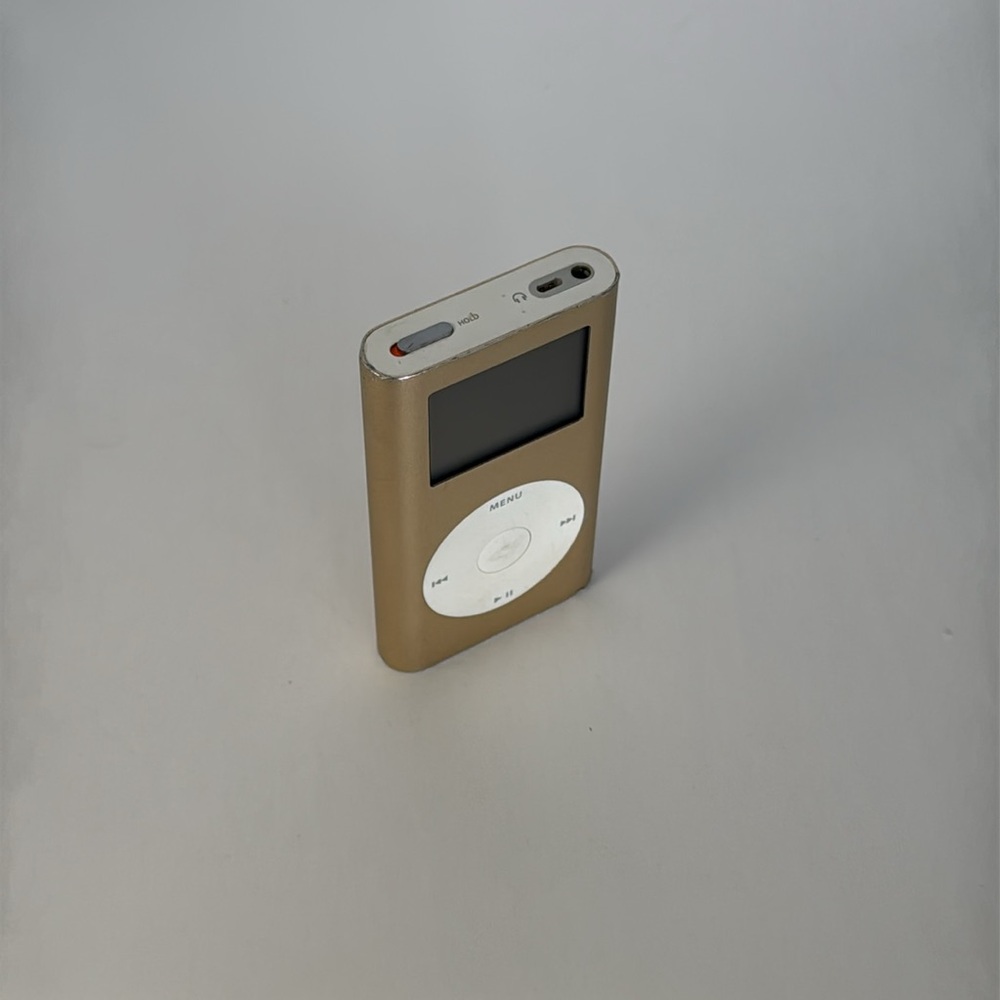 iPod - Picture 3 of 4